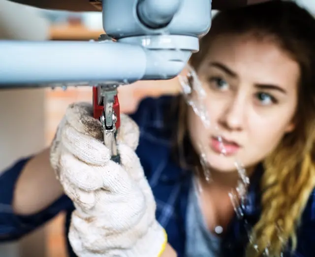 How to Successfully Handle a Burst Pipe Emergency: Quick Guide